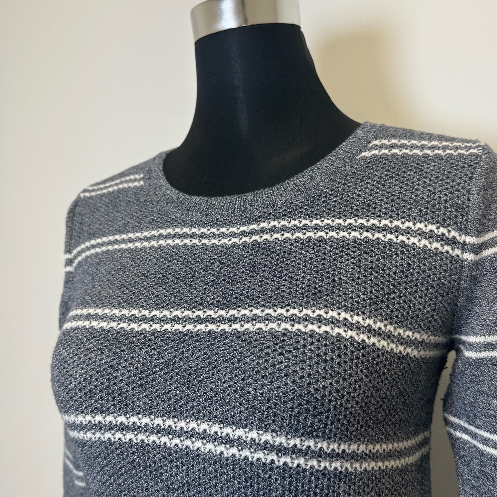 Gray & White Textured Stripe Sweater (Size M)